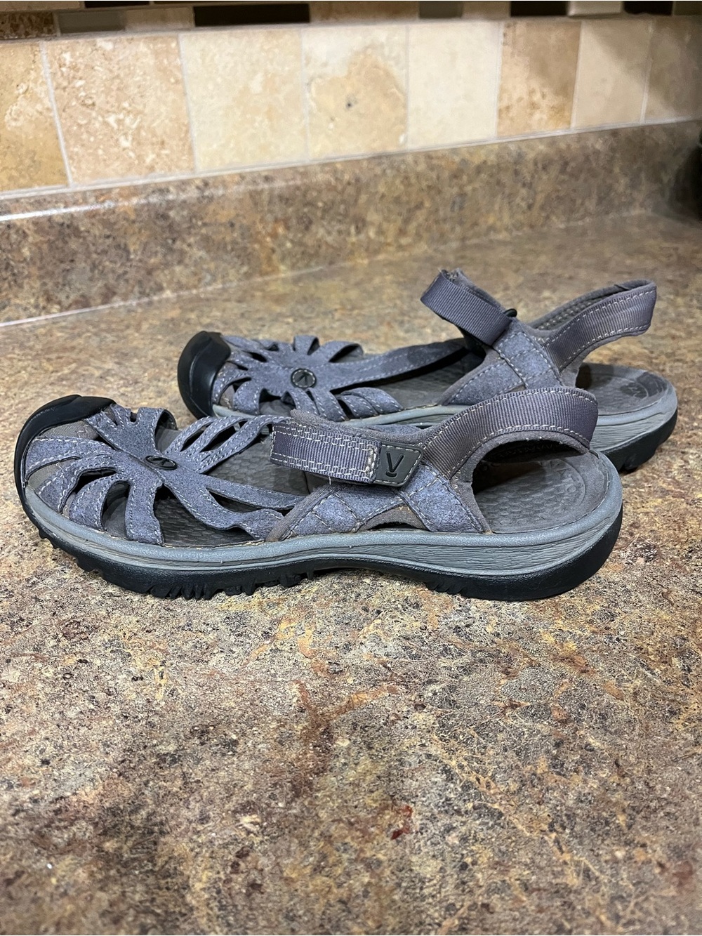 KEEN Rose Womenβs 8 Gray Closed Toe Sport Hiking Water Sandals Vacation